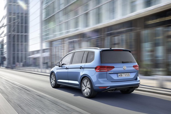 On the outside, the new Touran looks quite similar to the previous generation. Rarely will anyone notice the extra 13 centimeters.