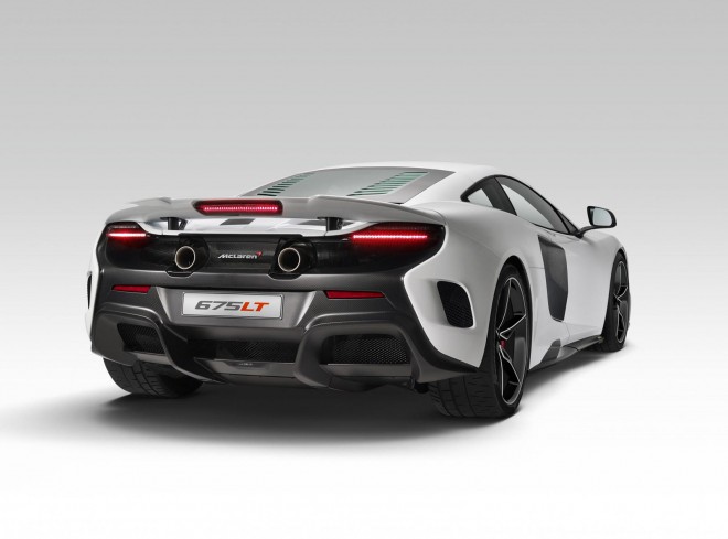 McLaren 675 LT još je sportskiji sa svojim produženim stražnjim dijelom, smanjenom težinom i prilagođenom šasijom.