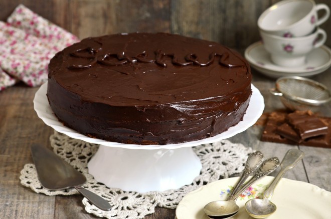 Enostavna Sacher torta