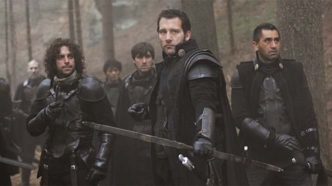 Clive Owen in kompanija na maščevalnem pohodu.