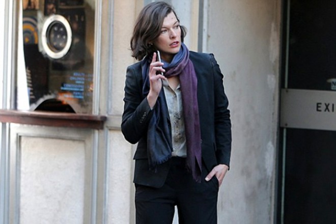 Milla Jovovich se v filmu Survivor znajde med dvema ognjema.
