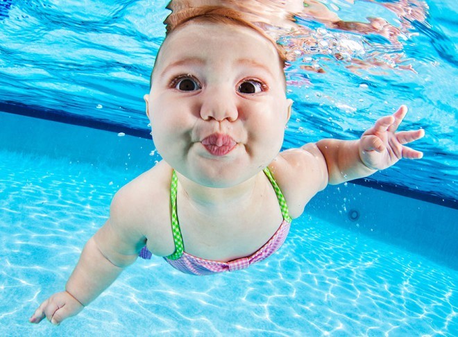 Babys sind unter Wasser genauso süß, wenn nicht sogar süßer, als an Land.