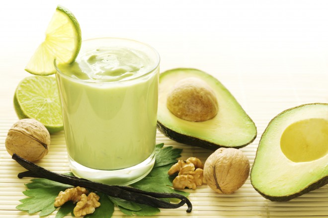 Kremast smoothie iz avokada.