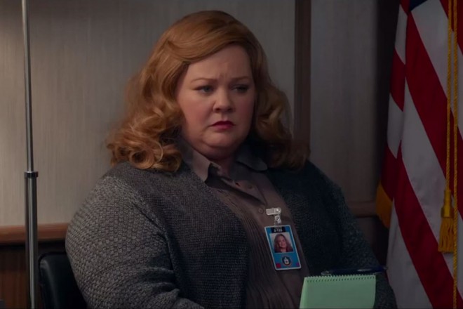 Melissa McCarthy seli se iz dosadnog ureda na vrući teren.