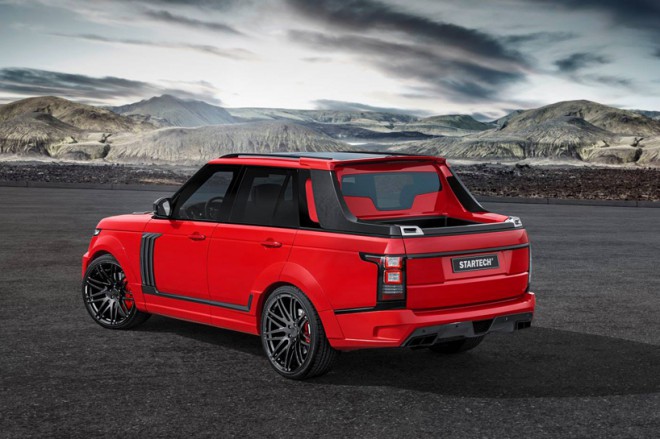 Pickup Range Rover z mini ''bazenčkom'' na zadku.