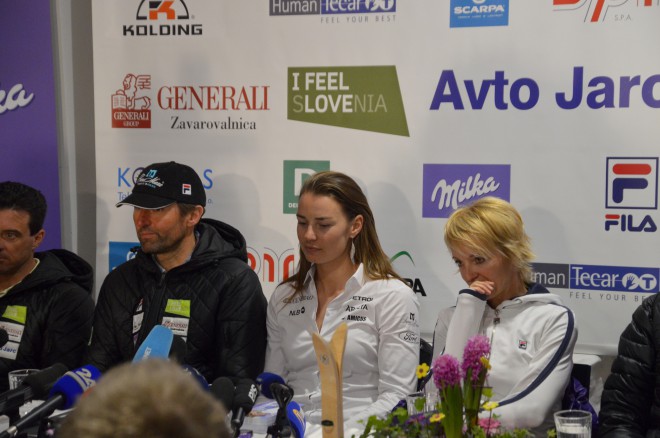 Tina Maze in ekipa Team to amaze na novinarski konferenci v Črni na Koroškem.