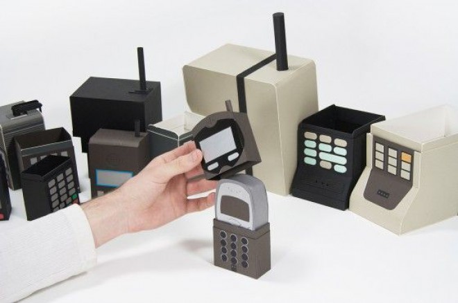 Mobilni telefoni so kot punčke babuške. Od skromnih začetkov so postali ene najzmogljivejših naprav v katere lahko stlačimo stvari, ki so nam nekoč zavzele veliko fizičnega prostora.
