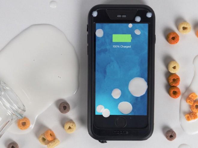 Z etuijem Mophie Juice Pack H2PRO se vam ni treba bati za vaš iPhone 6.