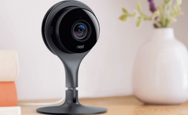 S kamerou Nest Cam a detektorom dymu budete môcť pokojne vyraziť na dovolenku.