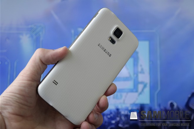 Samsung Galaxy S5 Neo är en billigare version av Samsung Galaxy S5.