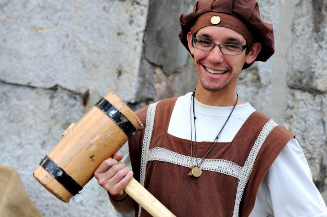 ''Kovač'' Kristjan vas bo spravil v dobro voljo, pa še košček sreče v obliki kovanca za srečo vam bo dal za popot.