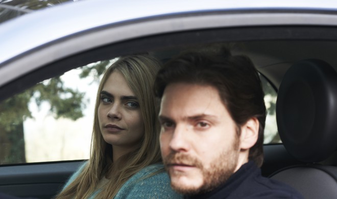Daniel Brühl in Cara Delevingne.