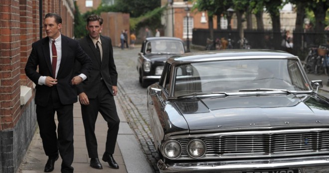 Tom Hardy kot Reggie Kray.