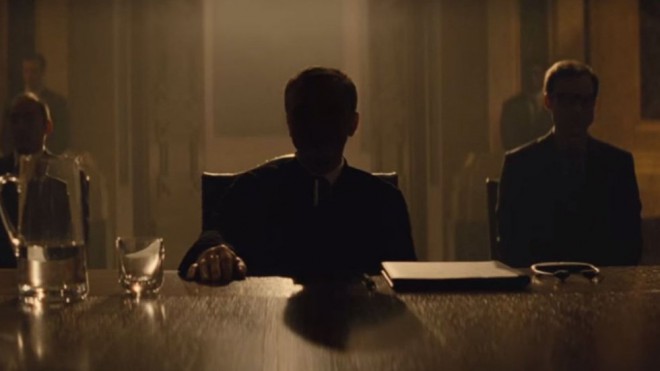 Za silhueto se skriva Franz Oberhauser, glavni zlikovec filma Spectre.