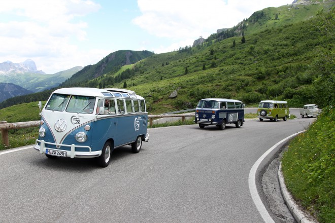 Volkswagen-varebilen ble umiddelbart elsket av surfere på 1960-tallet, fordi de kunne sette brettene sine i den og kjøre til fjerne strender.