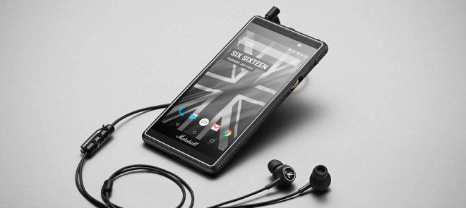 Das Telefon von Marshall London wird mit einem Paar Kopfhörer geliefert.