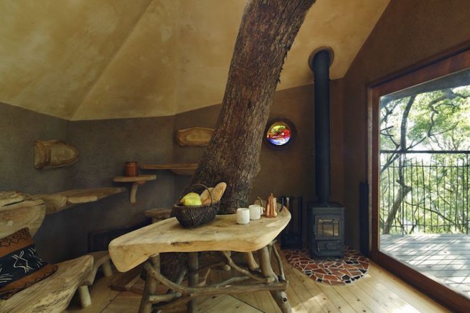 L'intérieur de la cabane dans les arbres de Kusukusu.