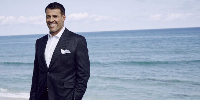 ''Samorastnik'' med milijonarji Tony Robbins je napisal knjigo Money: Master the Game, kjer lupi plasti psihologije, ki ovijajo bogastvo.