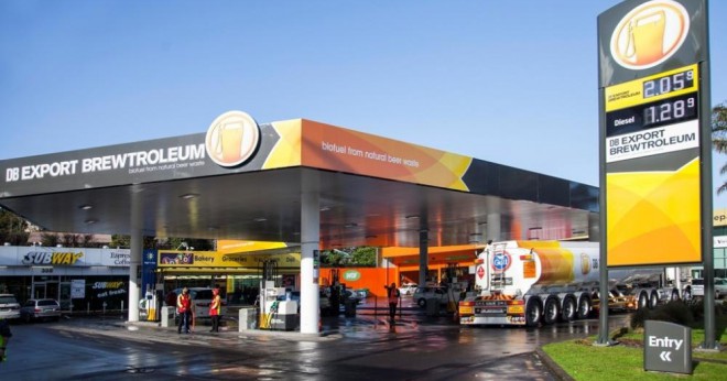 På en tankstation som denne, hvor de udleverer brændstof fra øl, ville der helt sikkert være trængsel her.