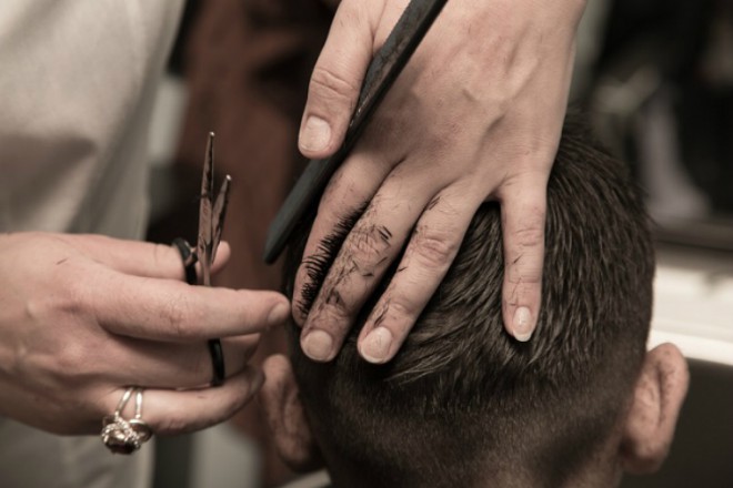 Le acconciature sfumate per uomo dominano l’anno 2015.