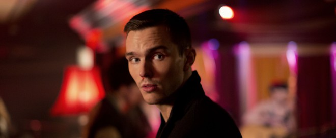 Nicholas Hoult vo filme Zabi svojich priateľov.