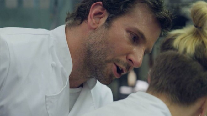 Bradyle Cooper dans le rôle du chef vif et plein de remords dans Burnt.