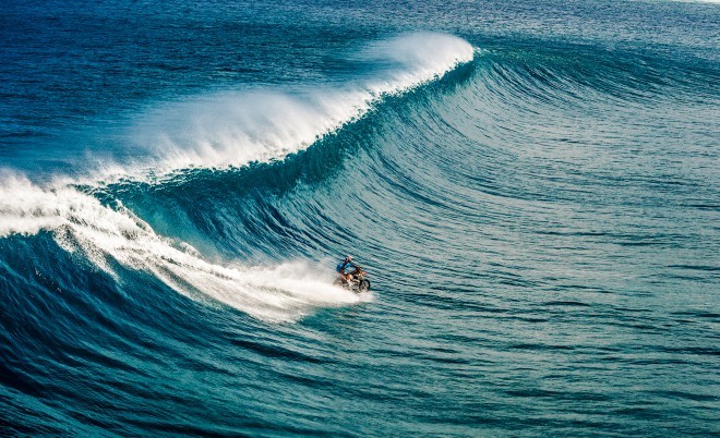 Surf in voda gresta skupaj. Motocikel in voda pa malce težje. A ne, če vprašate Robbija Maddisona.