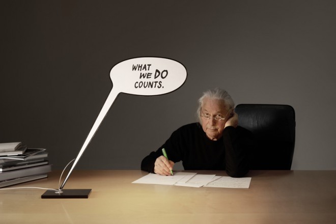 Namizna svetilka What We Do Counts in njen avtor Ingo Maurer