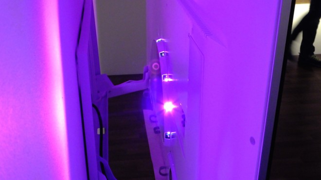 Le téléviseur Philips AmbiLux UHD utilise neuf projecteurs miniatures pour la projection en arrière-plan.