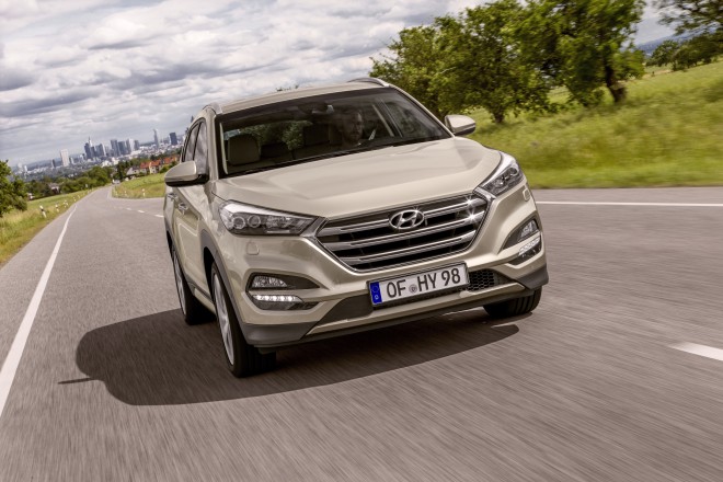 Drzno oblikovan prednji del in nekoliko ameriško agresivna maska.  Hyundai Tucson