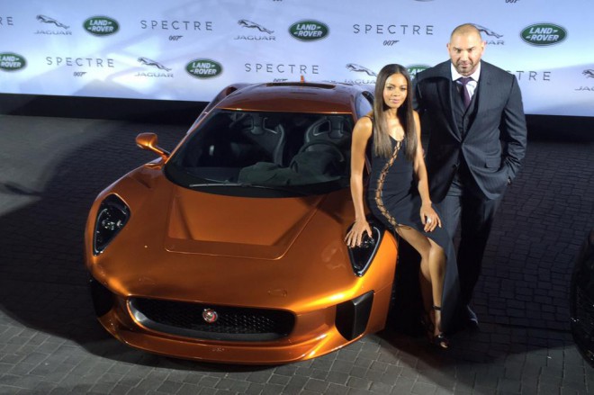 Naomie Harris, David Bautista e o Jaguar C-X75.