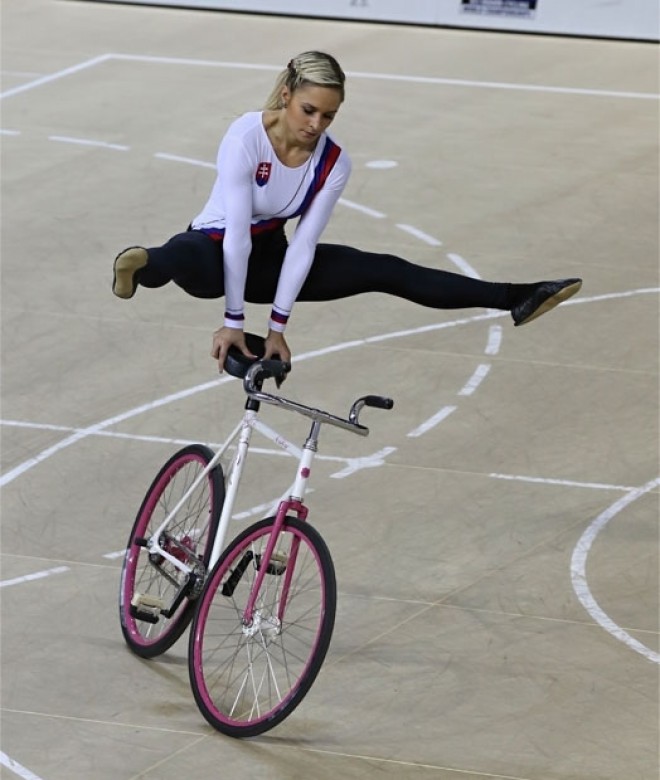 Nicole Frýbortová i aksjon.