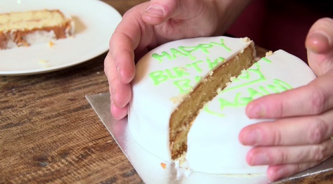 Ovako se torta stvarno pravilno reže.