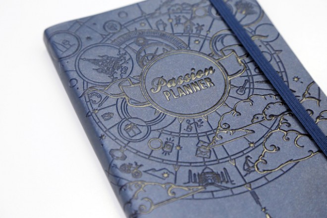 Kmalu bo na voljo tudi Passion Planner v temno modri različici