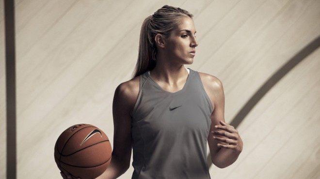 A Nike finalmente lançou uma coleção de roupas esportivas para mulheres que jogam basquete. 