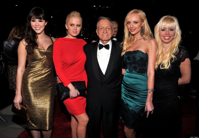 Hugh Hefner se odpoveduje tistemu, kar mu je prineslo denar in večno slavo. Se je s tem ustrelil v nogo?