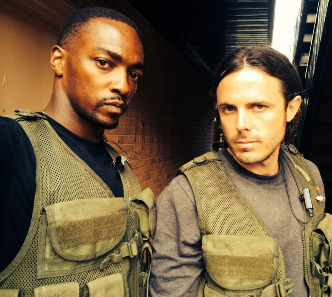 Anthony Mackie in Casey Affleck v filmu Triple 9.