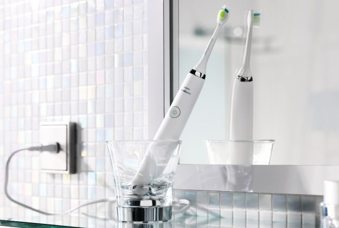 Philipsova električna zobna ščetka Sonicare DiamondClean je umetnica čiščenja zob, tudi sama pa je prava mala umetnina.