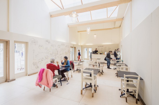 Okrogli paviljon iz recikliranih materialov