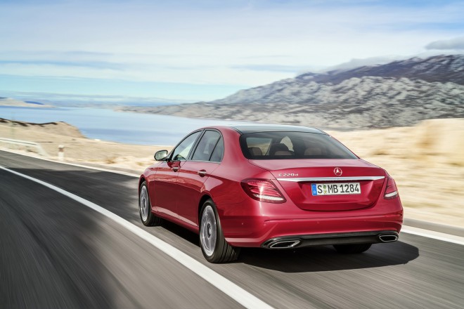 Nommer le nouveau glamour de la classe affaires : Mercedes-Benz Classe E