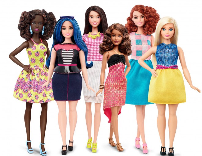 Barbie 가족은 현실적인 비율로 세 명의 새로운 구성원으로 성장했습니다.