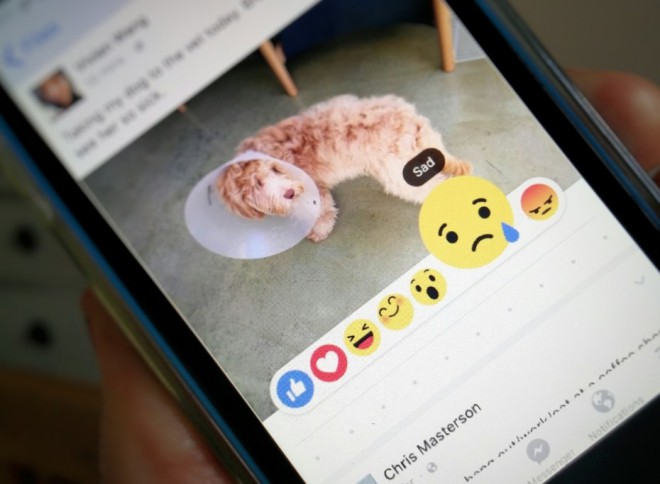 Facebook zavádí emotikony pro každého.