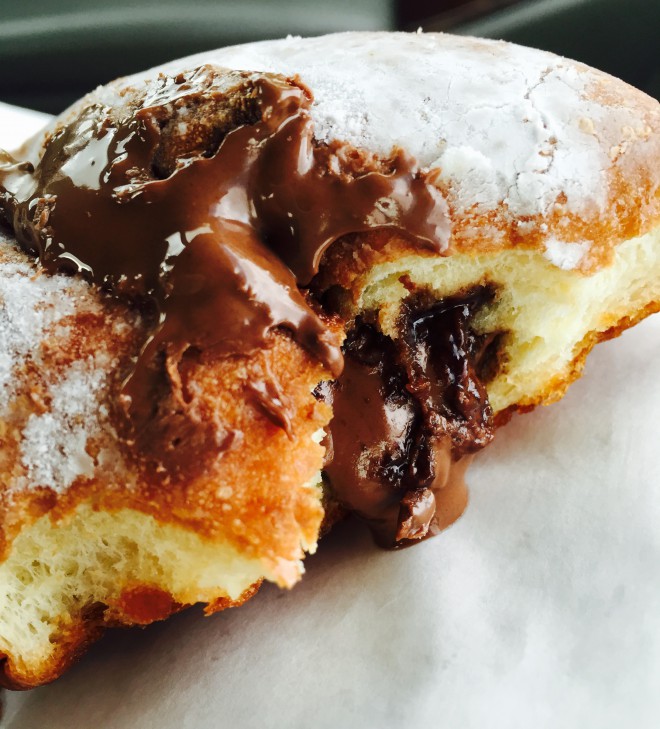 Pozabite na marmelado, Nutella je pravo polnilo za pustne krofe.