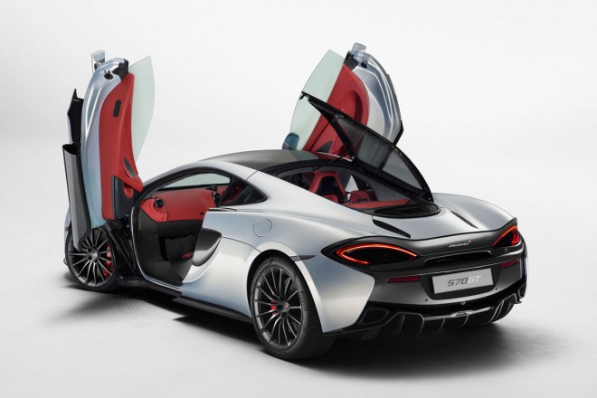McLaren 570GT ima nekoliko manj moči kot predhodnik, a je precej bolj udoben in prostoren.