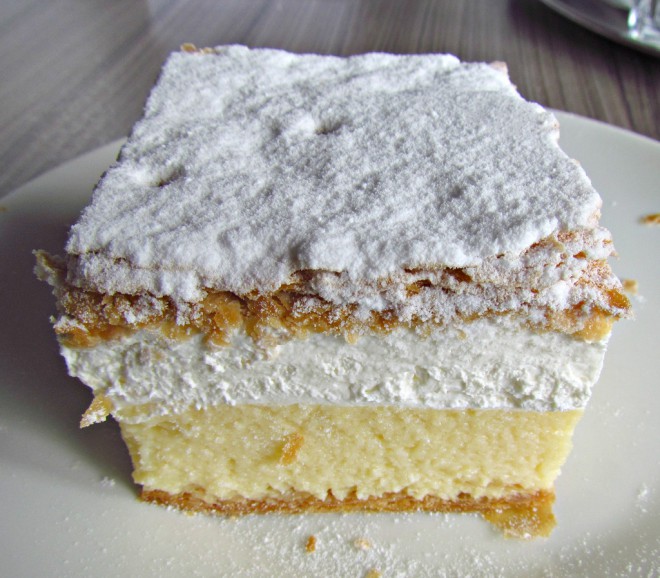 Der er ikke noget bedre end den originale creme fra Bled, men hjemmelavet creme er heller ikke dårligt.