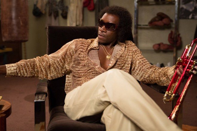 Don Cheadle je bil edini z dovoljenjem za igranje Milesa Davisa.