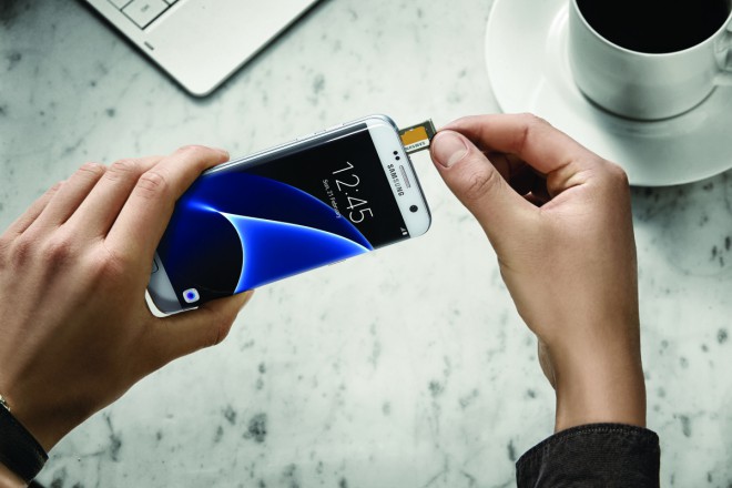 Samsung Galaxy S7 - Reža za do 200 GB dodatnega spomina. 