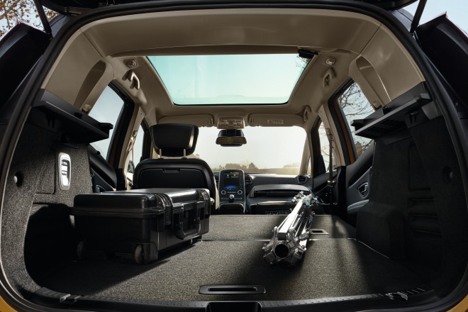 Rummelig bagside, skræddersyet til aktive familier. Ny Renault Scenic