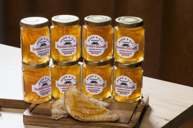 Marmelado iz piva lahko naredite tudi sami doma. Postopka se lotite kot običajno, v času vretje pa dodate pivo.