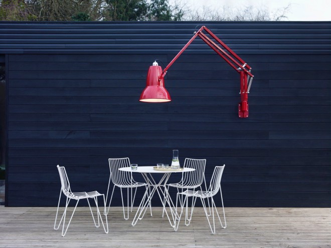 بسبب استخدام المواد والتقنيات البحرية، فإن Anglepoise Giant مقاوم لأي طقس. 